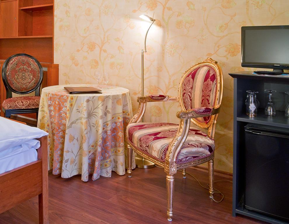 Zum Kranz Garni Hotel Bad Rippoldsau Szoba fotó